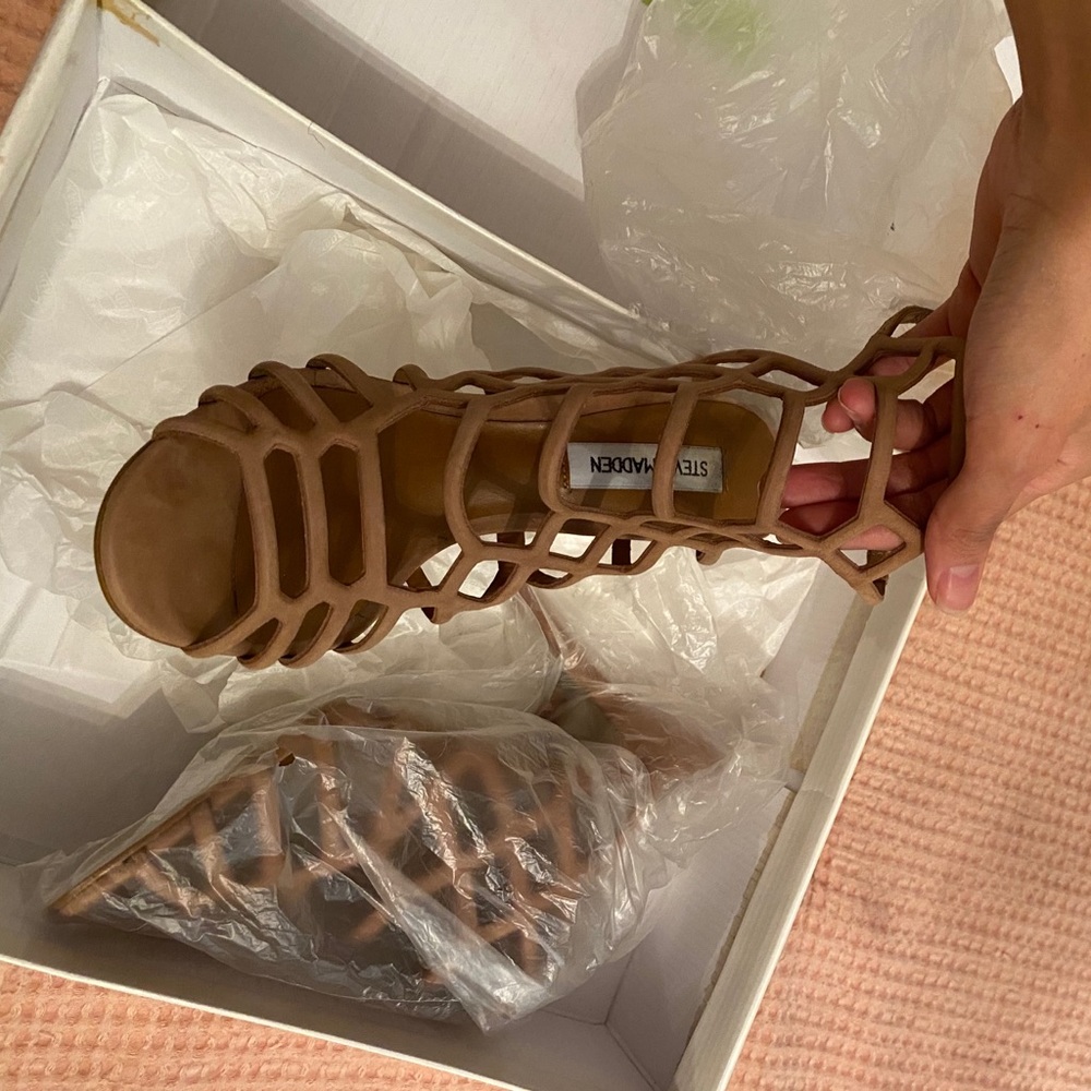 Steve Madden Nude heels